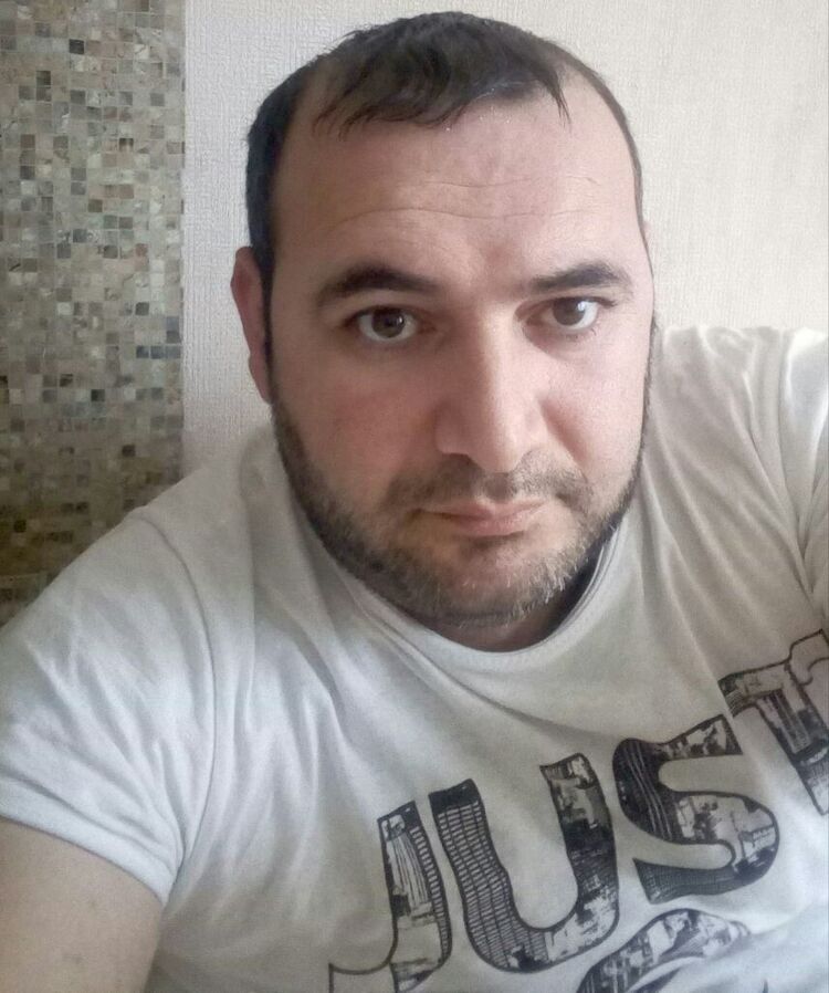  19706530  Ruslan, 44 ,    