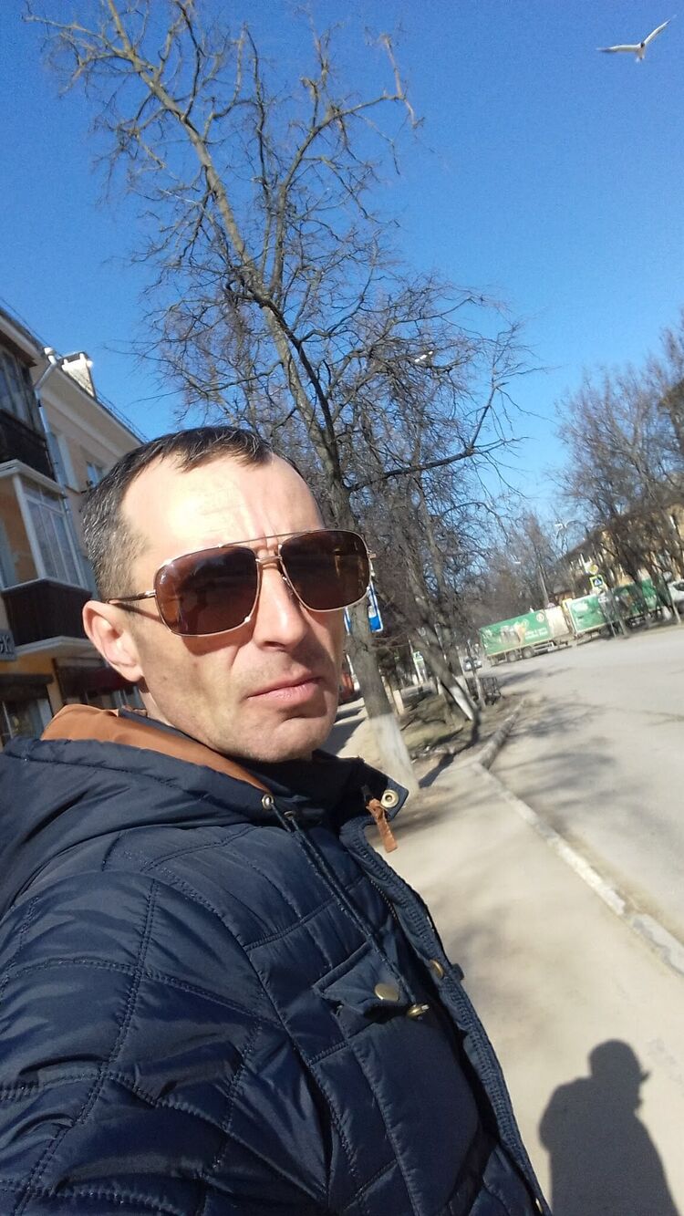  41563790  Dmitrii, 46 ,     