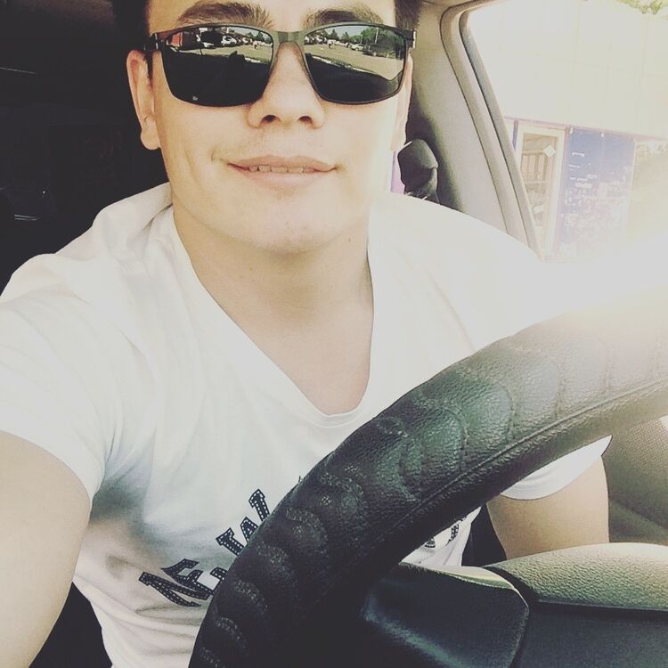  ,   Yernar, 32 ,   ,   , c 