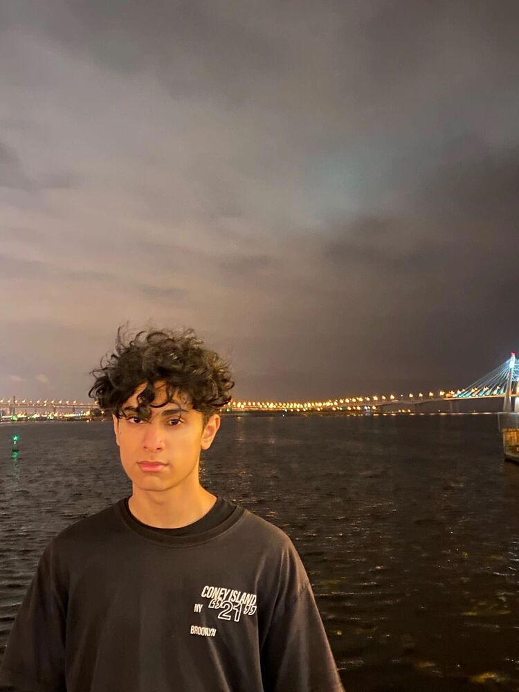  31072570  Zoro, 22 ,    -