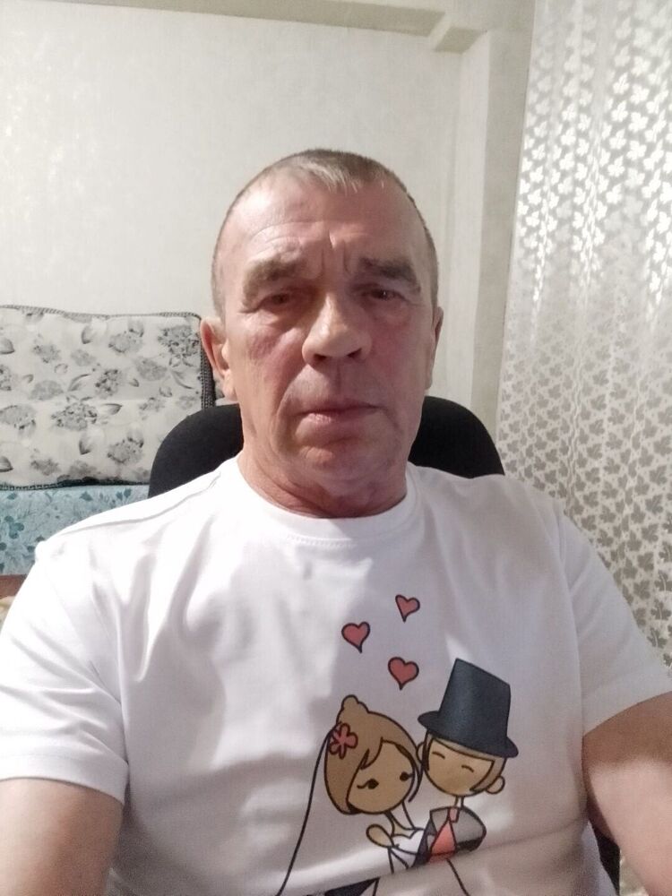  52839490  Alexander, 71 ,    