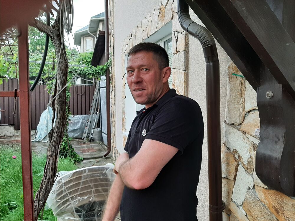  27332880  Viorel, 45 ,    