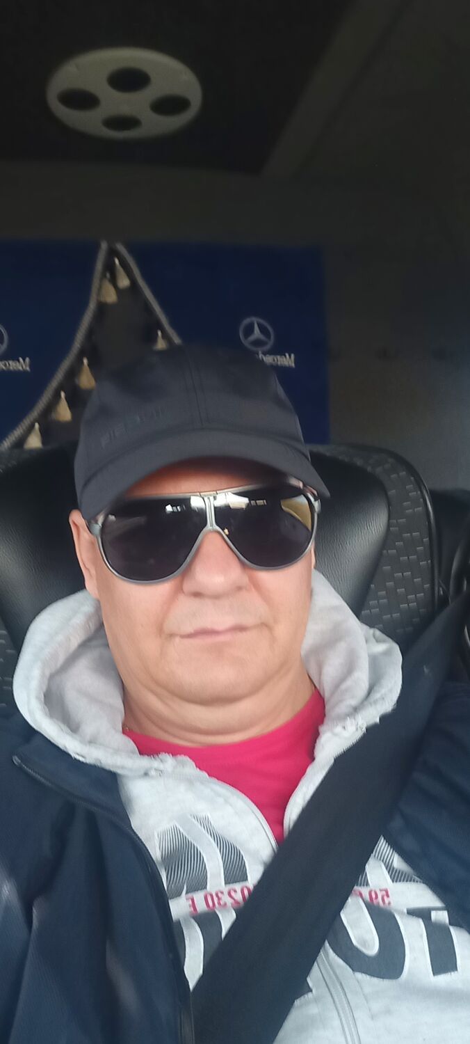  44439960  Sergo, 41 ,    