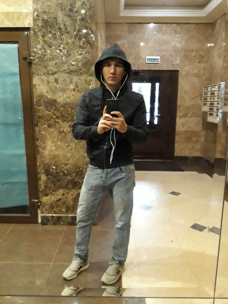  12024270  Azik, 31 ,    