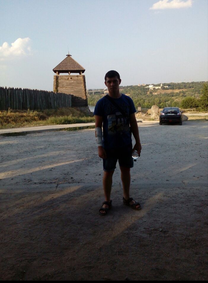  ,   Denis, 32 ,   ,   , c 