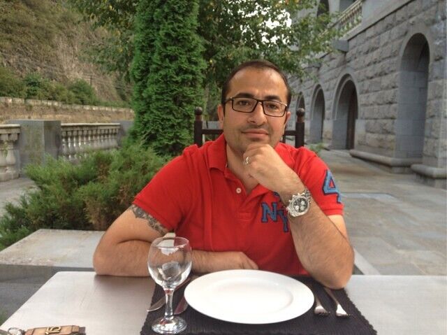  45042360  Armen, 49 ,    