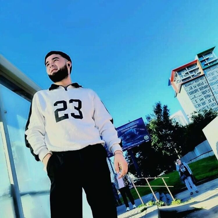  53894600  Dior, 23 ,    