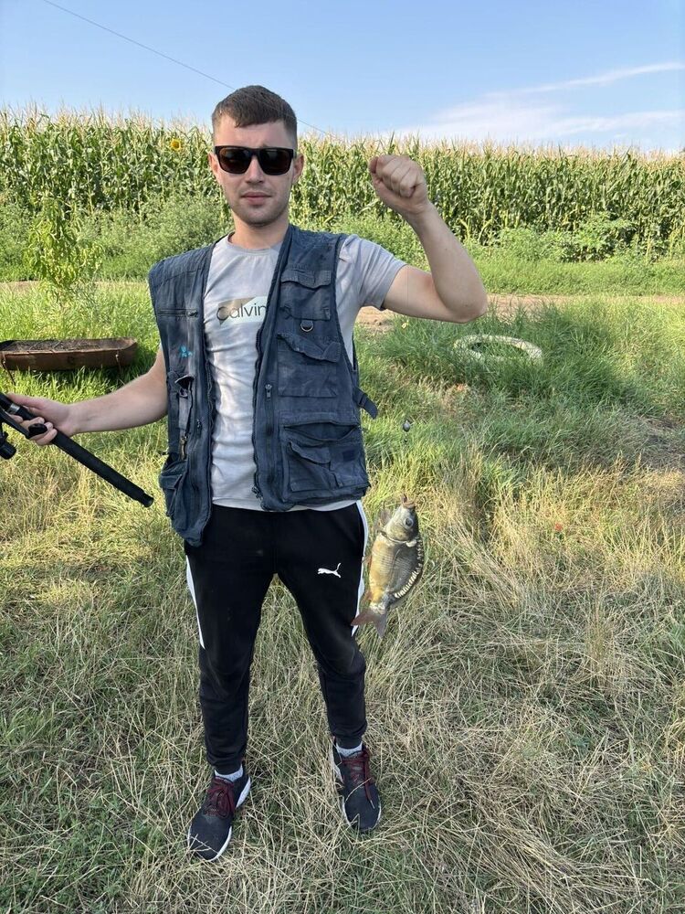  54167030  Dima, 23 ,    Halle