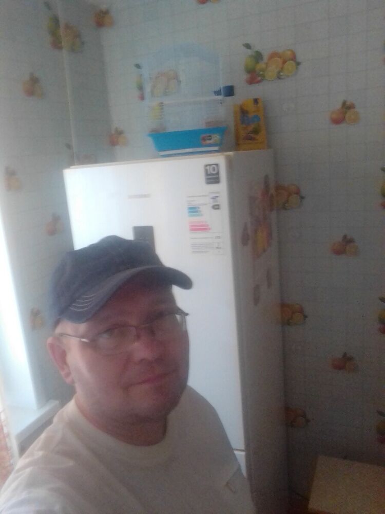  20502330  Vladimir, 48 ,    