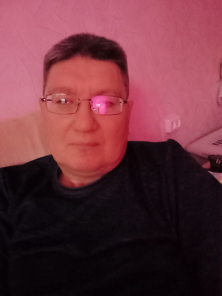  54804640  Yury, 49 ,    