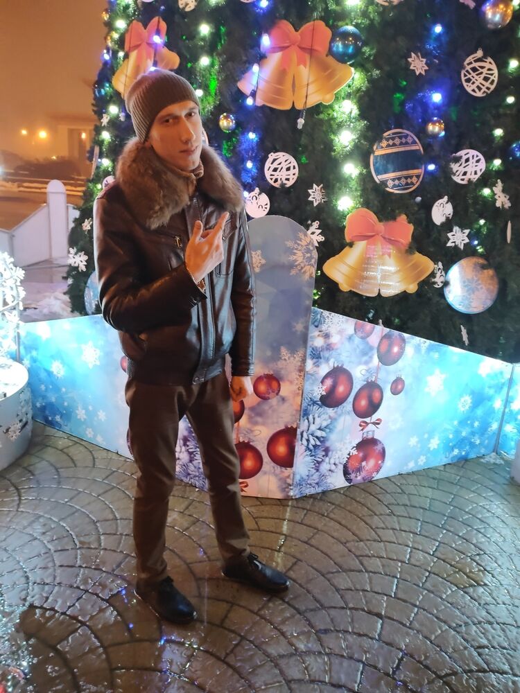  31583040  Artjom, 34 ,    