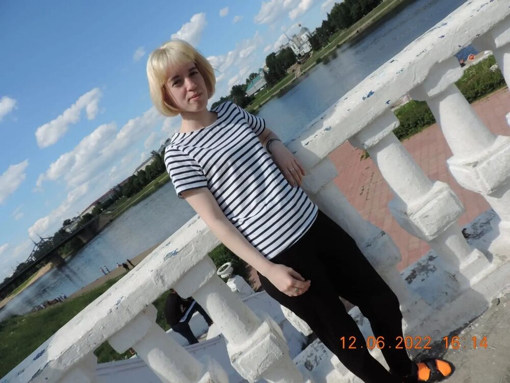  30846730  Elena, 25 ,    