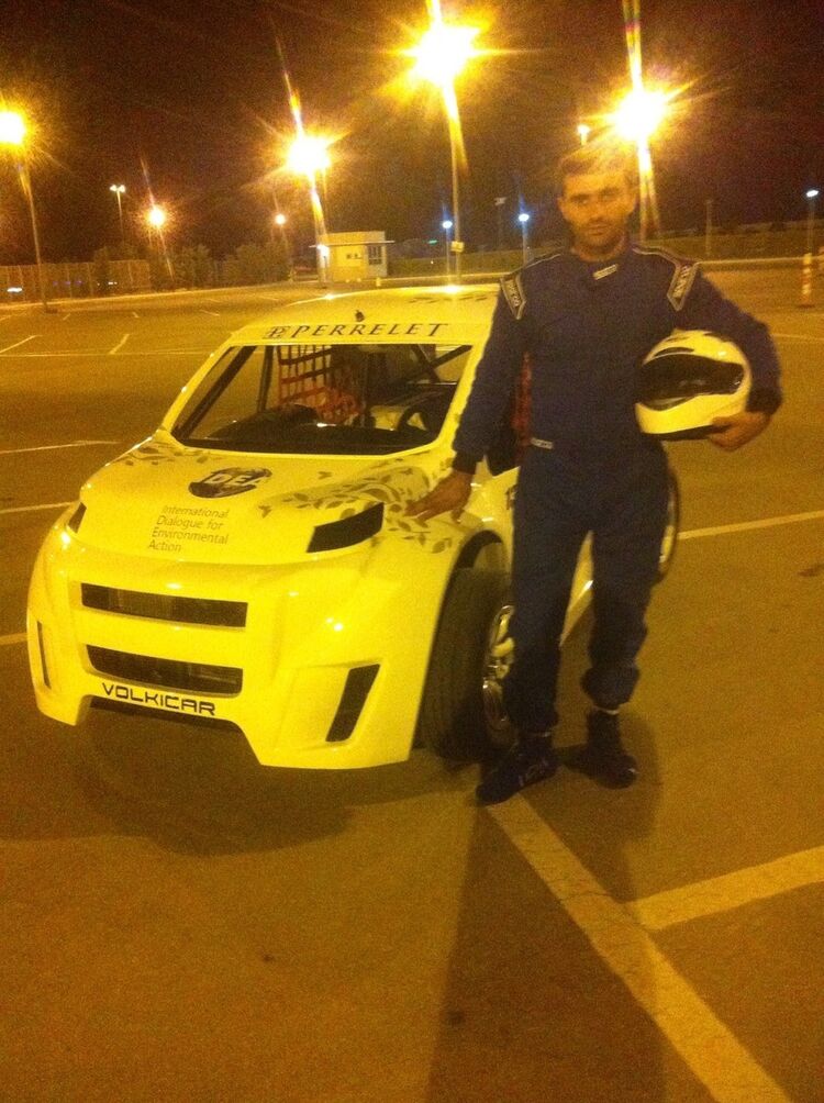  9427090  Parviz, 39 ,    