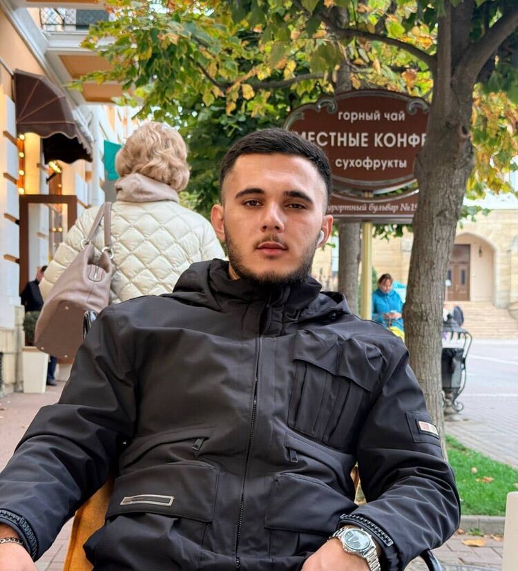  53983980  Elmir, 25 ,    