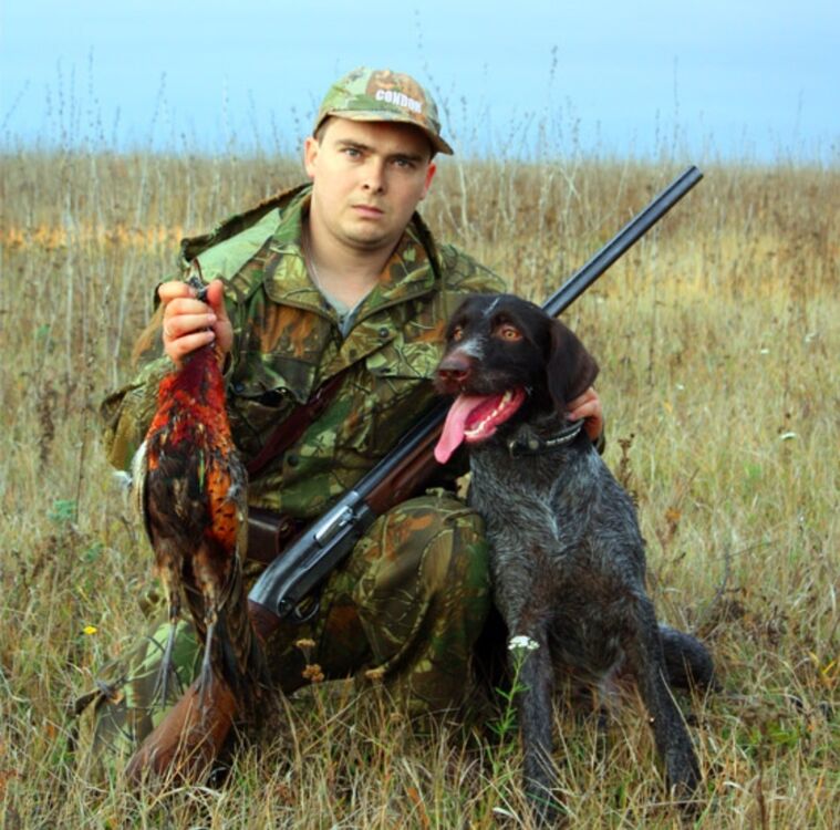 Мужчина в камуфляже. Охотничьи ресурсы. Охотник в камуфляже. Охота на своих. Охота на своих.