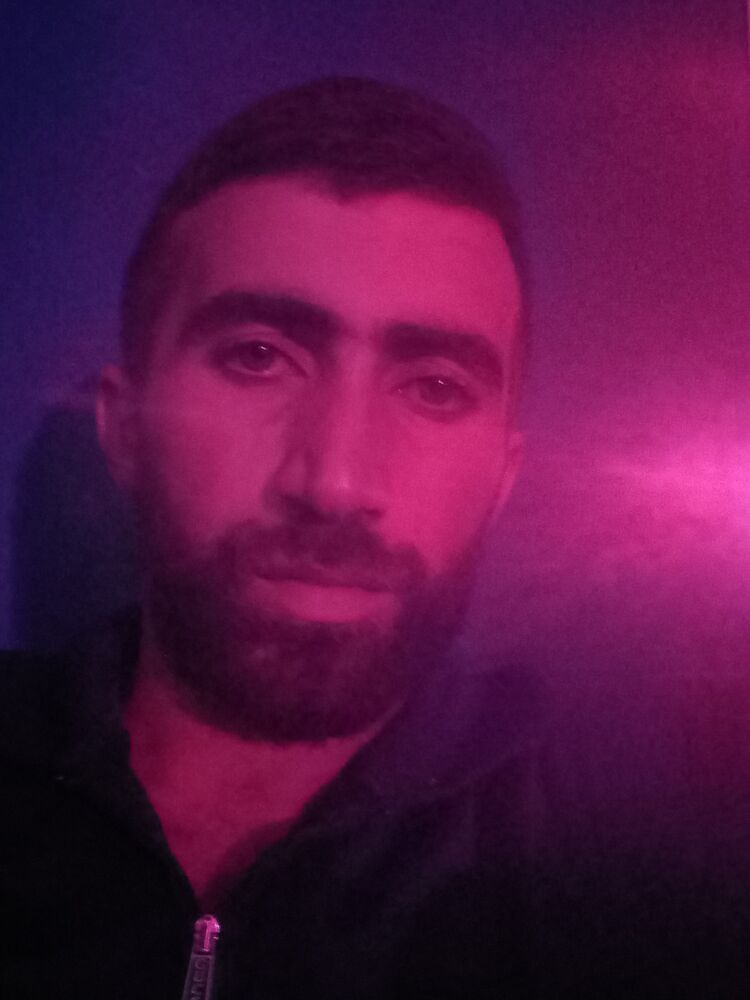  47445530  Hayk, 27 ,    