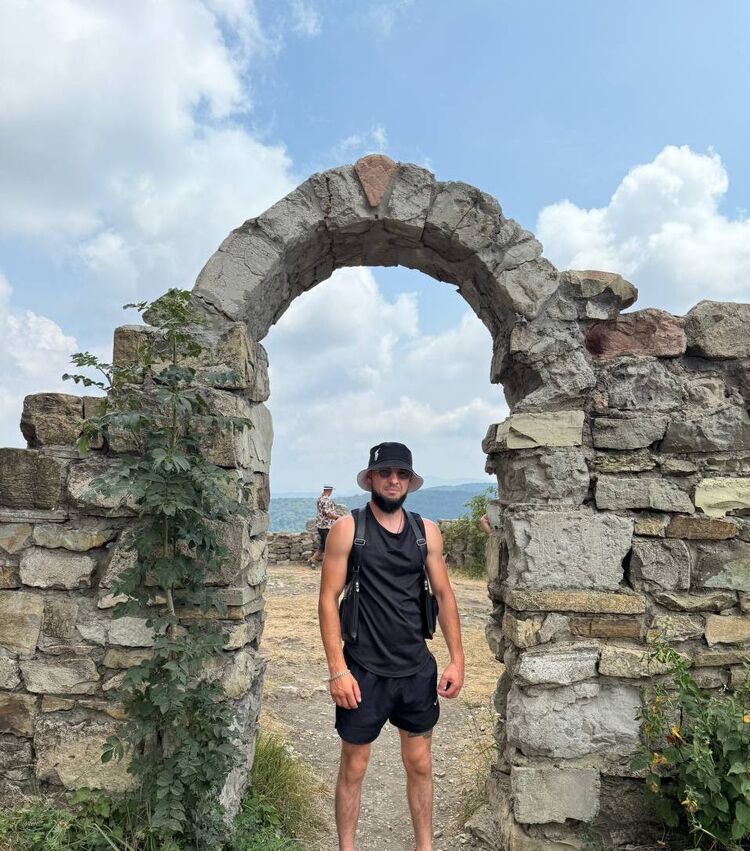  53477100  Alexander, 28 ,    