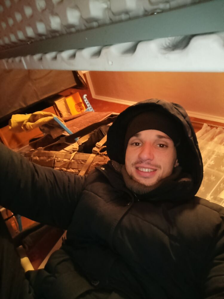  48808600  Aleksandr, 29 ,    