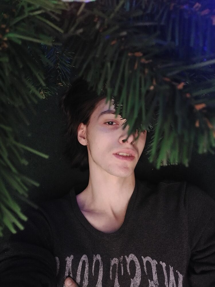  45926140  Anton, 27 ,    