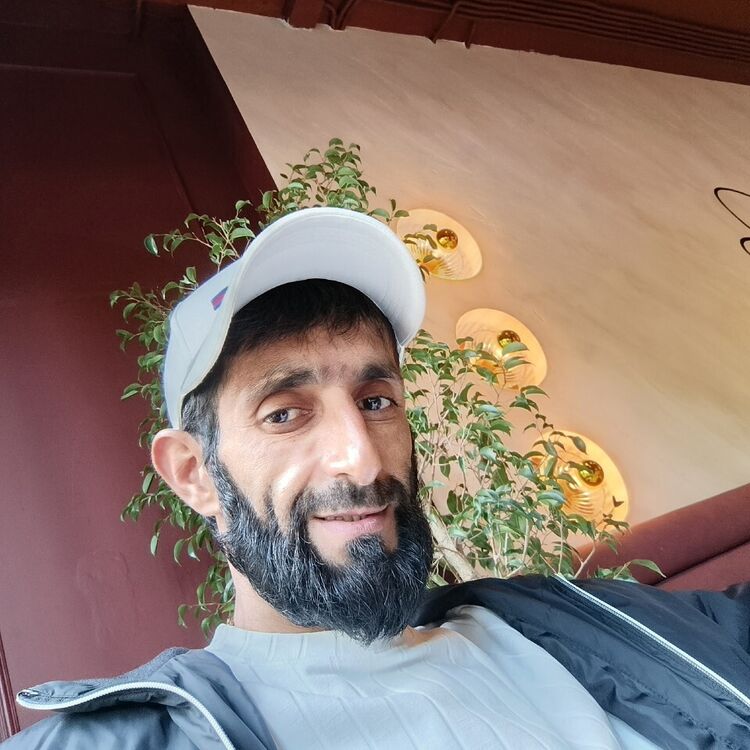  52720860  Islam, 38 ,    