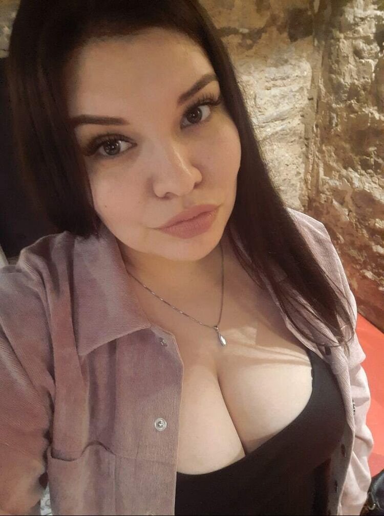  33709170  Nina, 31 ,    