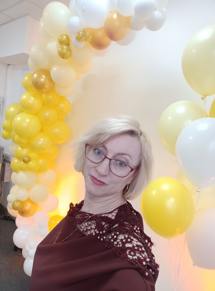  -,   Anna, 48 ,   