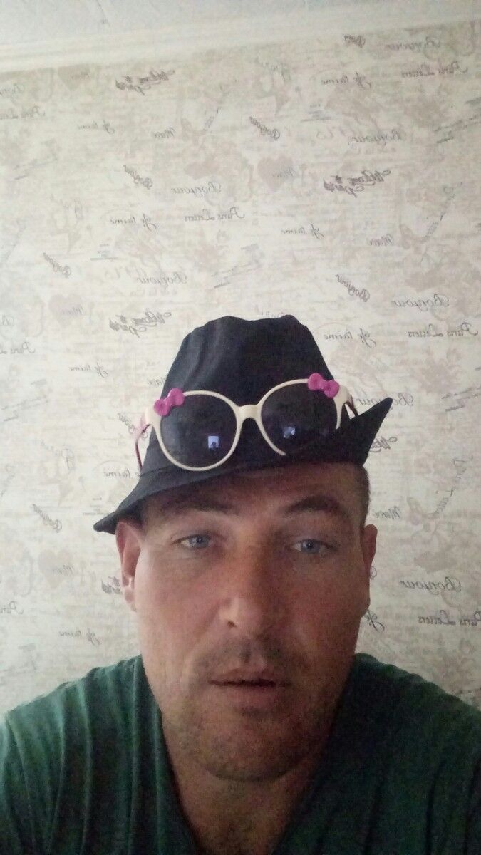  ,   Amigo, 46 ,  