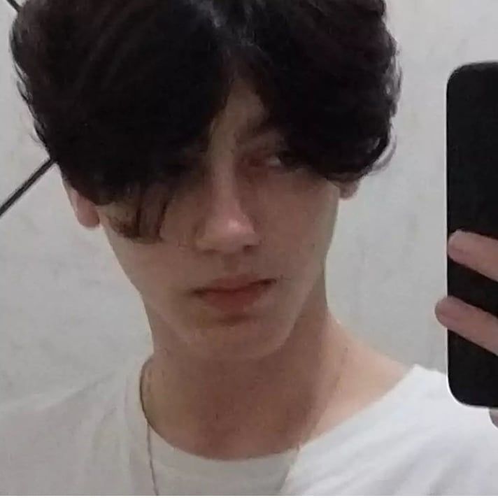  42228020  Johnny, 26 ,    