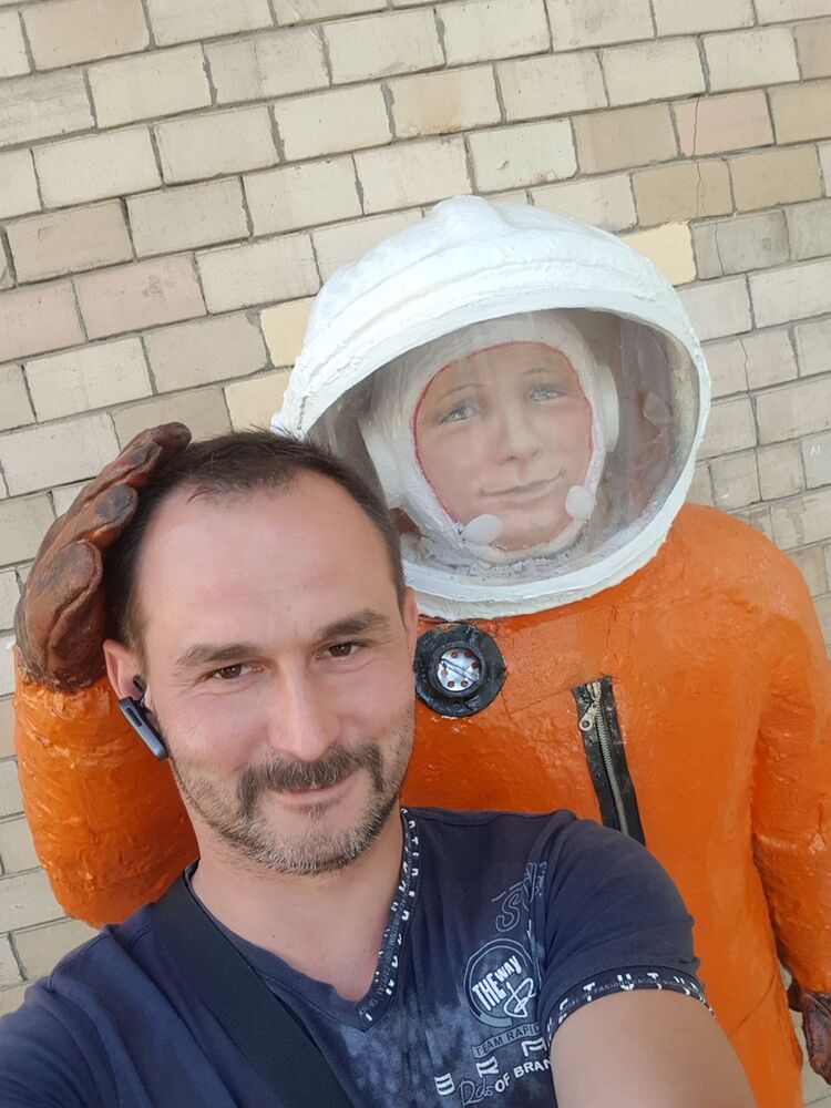  ,   Dima, 44 ,   
