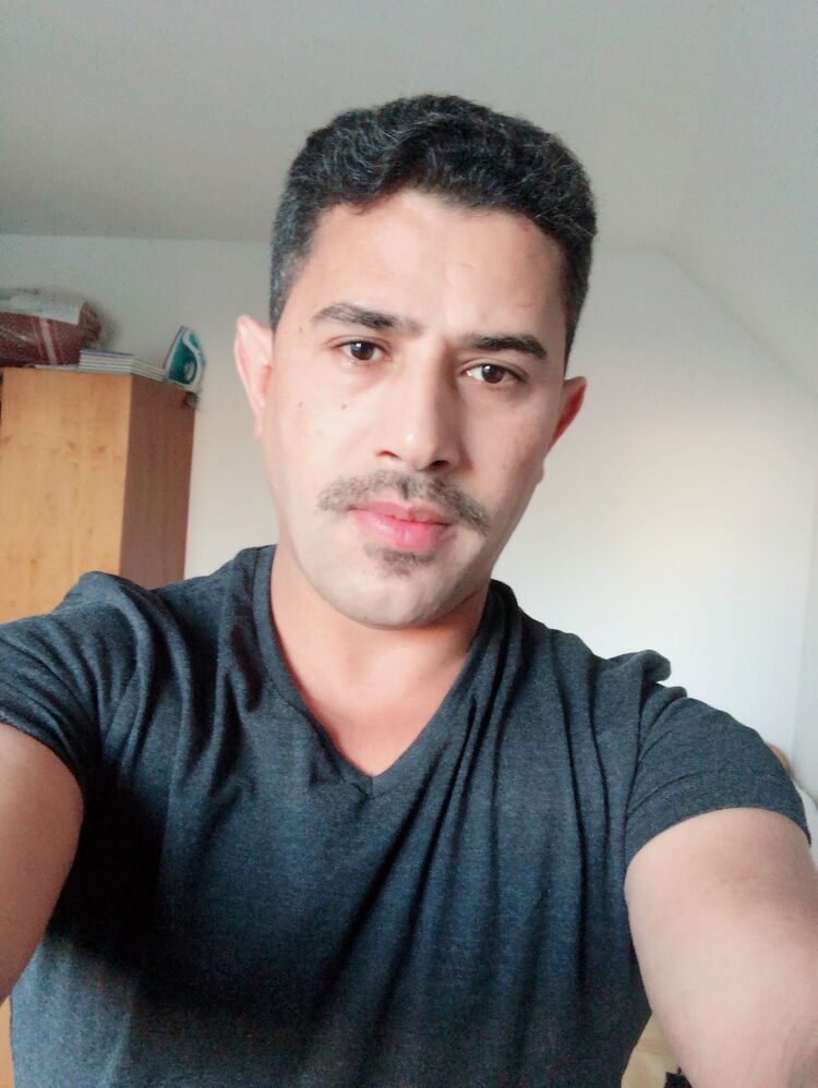  33636140  Alqublani, 36 ,    Praha