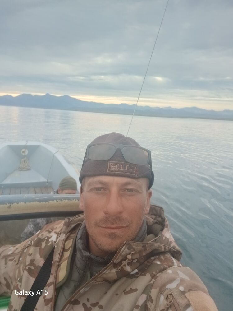  53881920  Anton, 39 ,    