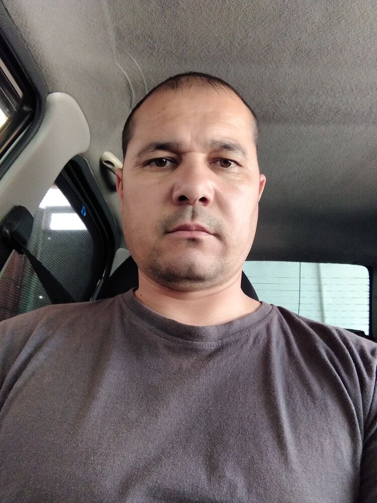  42364650  Azizbek, 44 ,    
