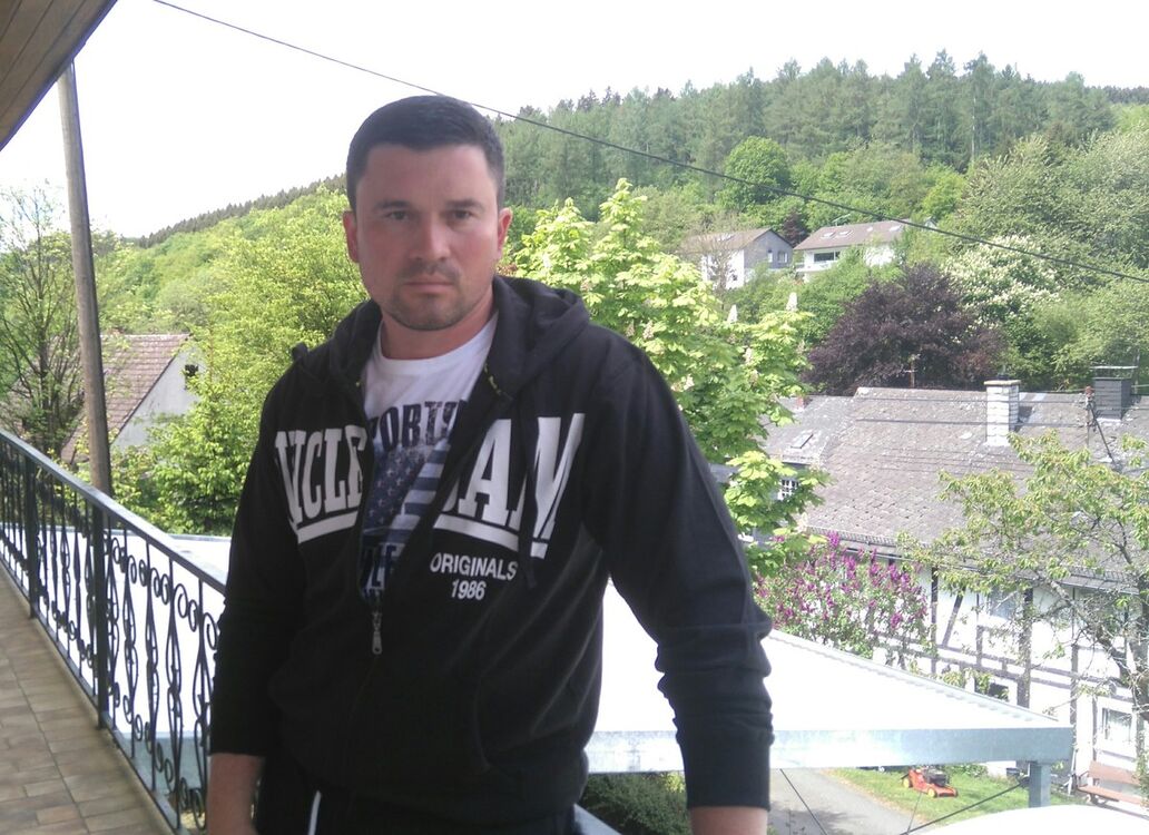  11099330  Julian, 43 ,    Saarwellingen