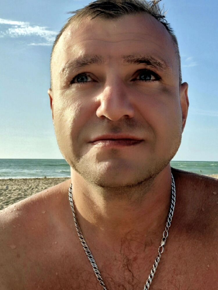  45972400  Ruslan, 39 ,    