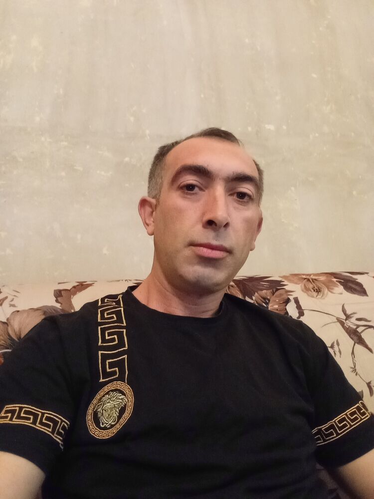  45049370  Hayk, 39 ,     