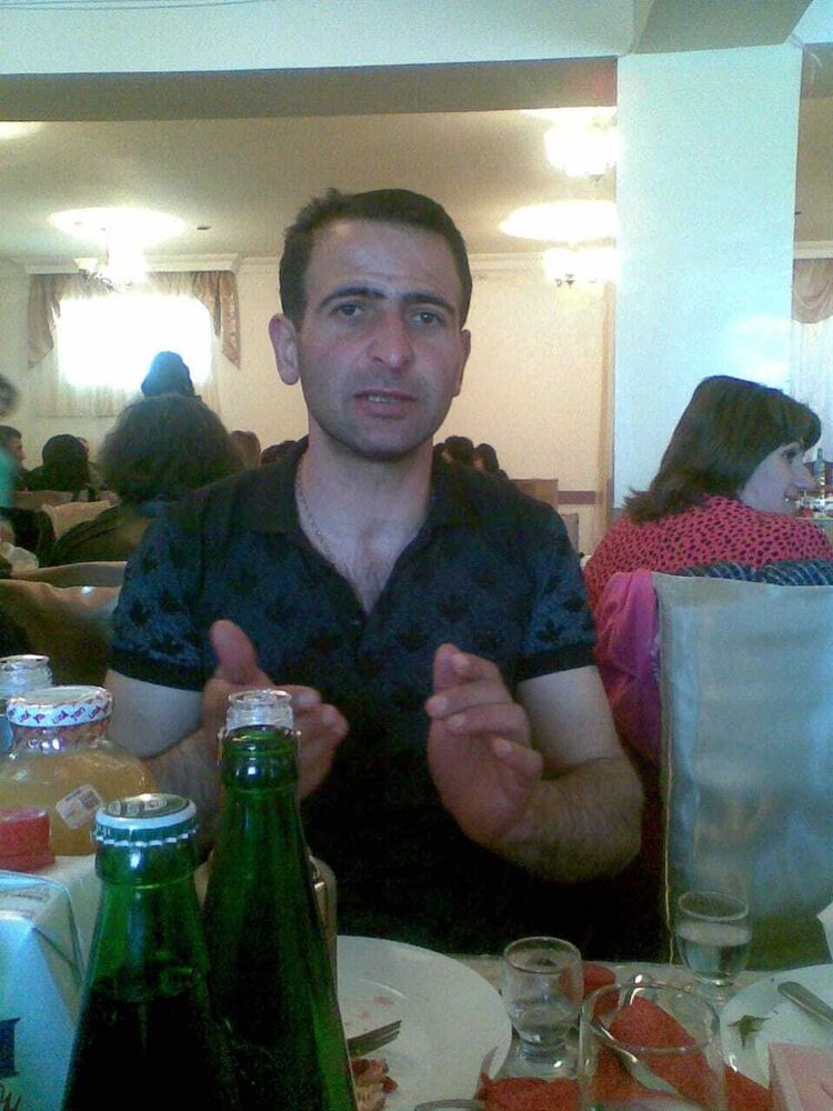  ,   Feliks, 46 ,   ,   