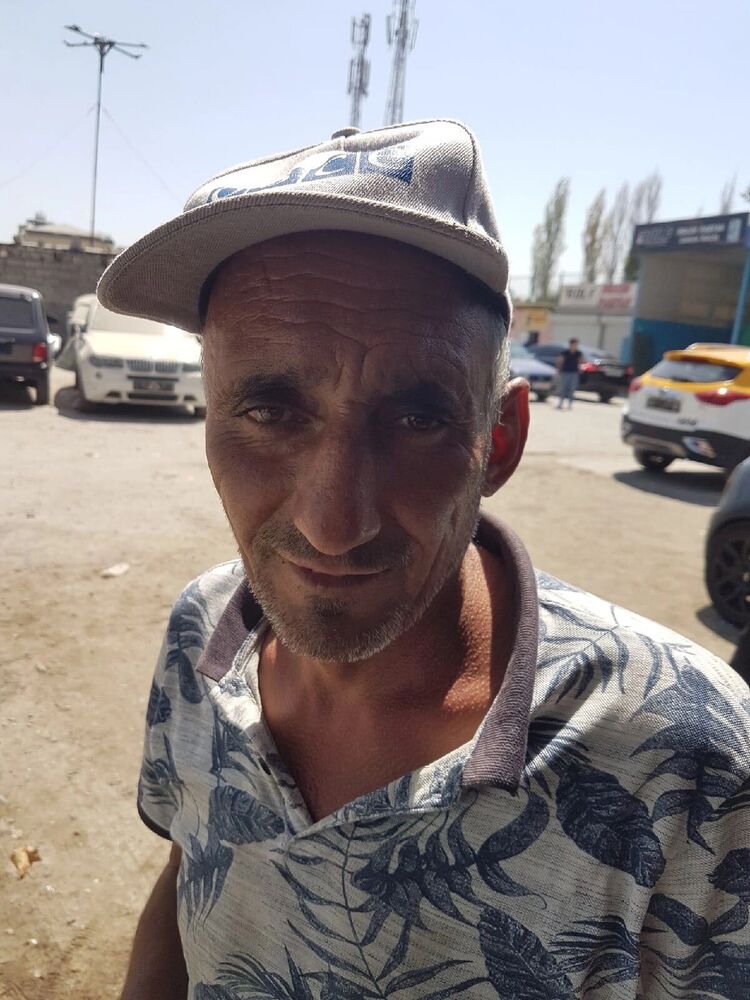  40137960  Albert, 47 ,    