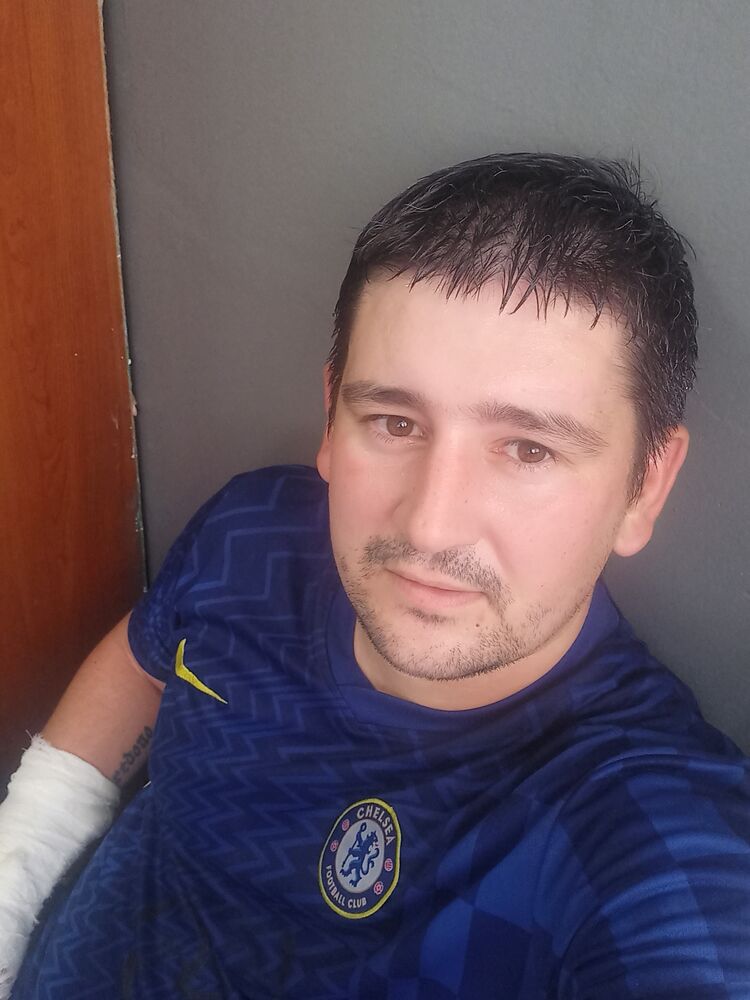  41393540  Vitor, 32 ,    