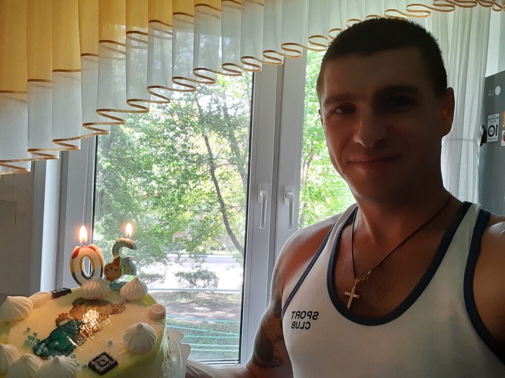  32502900  Anatoly, 33 ,    