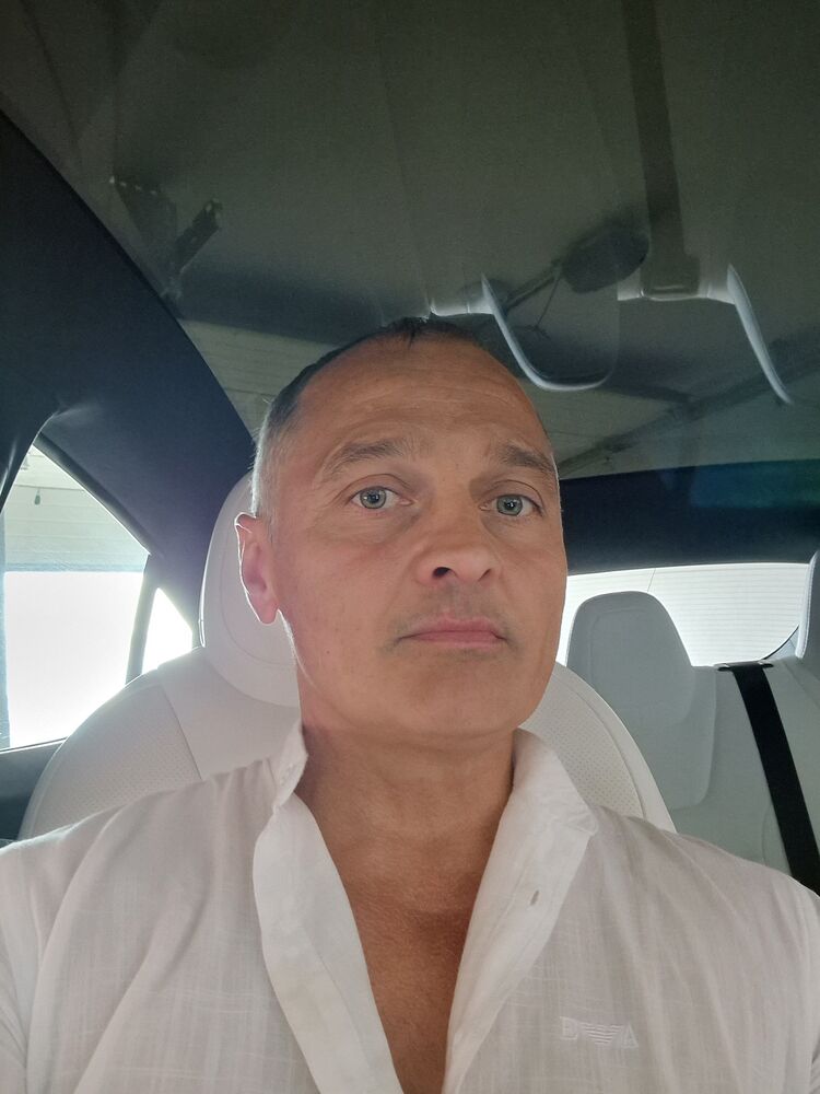  30671200  Erik, 48 ,    