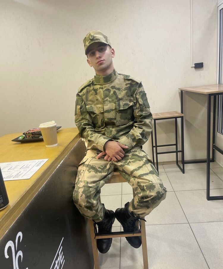 45353260  Nurik, 20 ,    