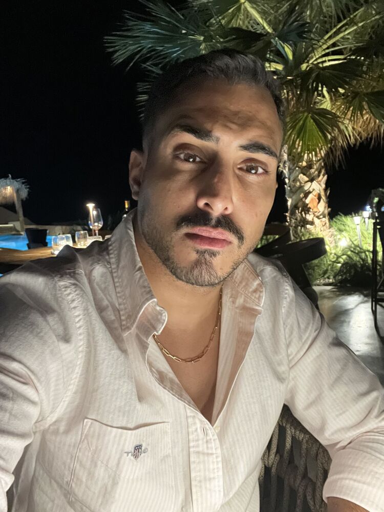  ,   Amir, 34 ,   ,   
