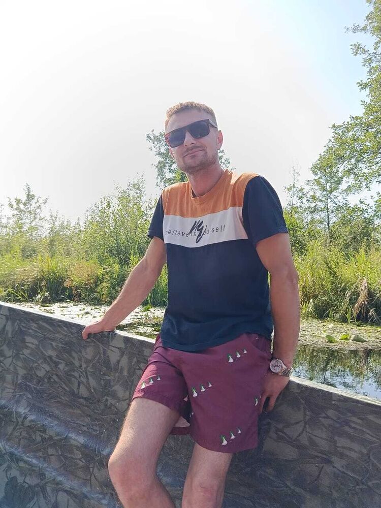  53852680  Alexander, 33 ,    