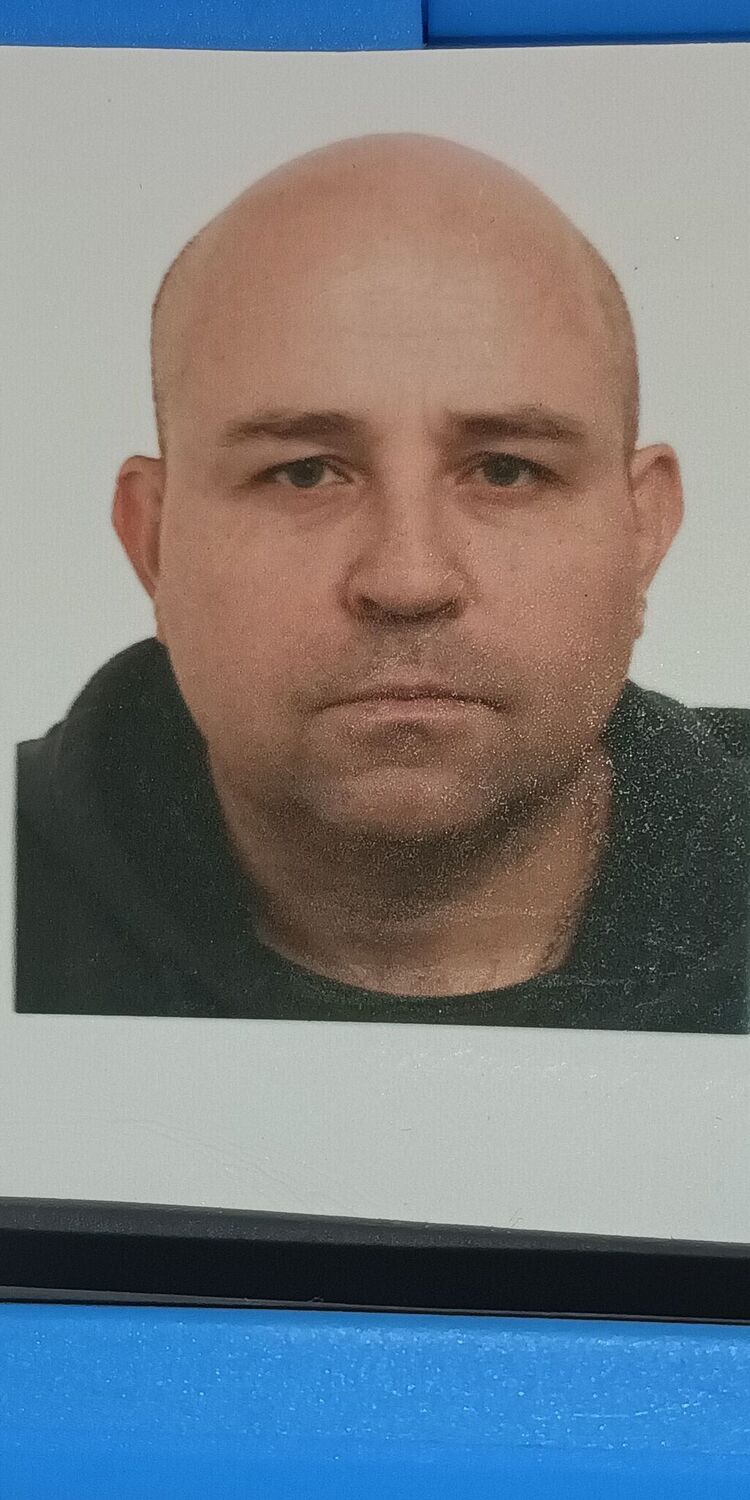  48914930  Vlad, 50 ,    