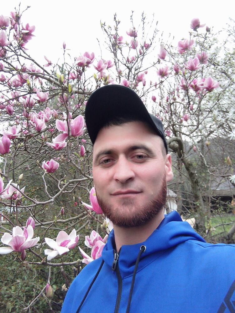  44022930  Firuz, 29 ,    