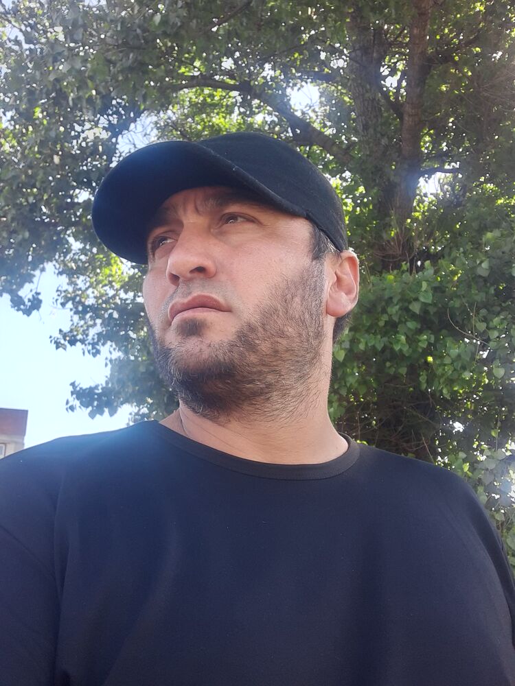  48880890  Osman, 43 ,    