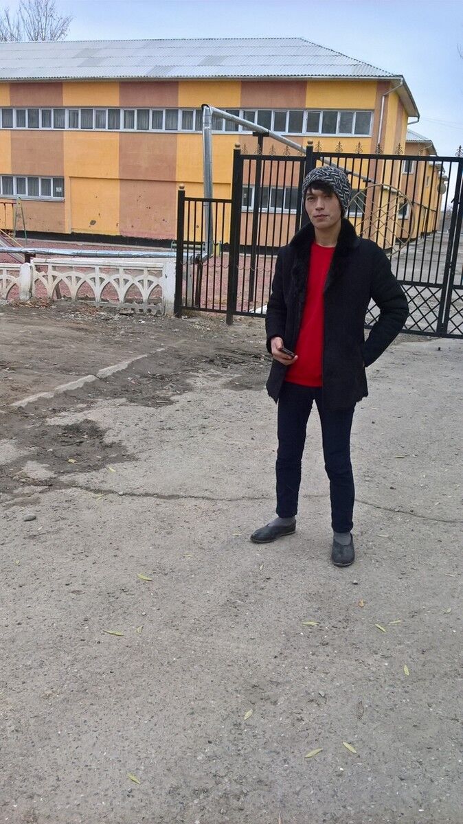  19711190  Zhyrgalbek, 26 ,    -