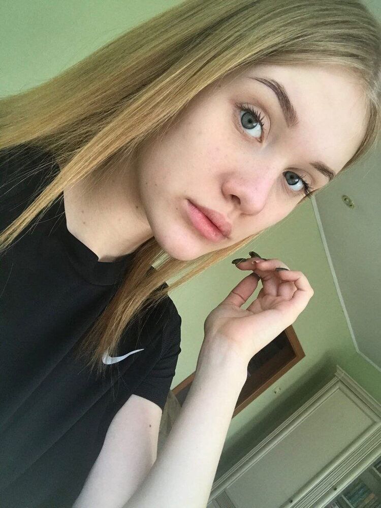  53027180  NastyaHole, 19 ,    