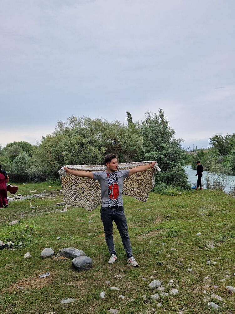  53172740  Arman, 30 ,    