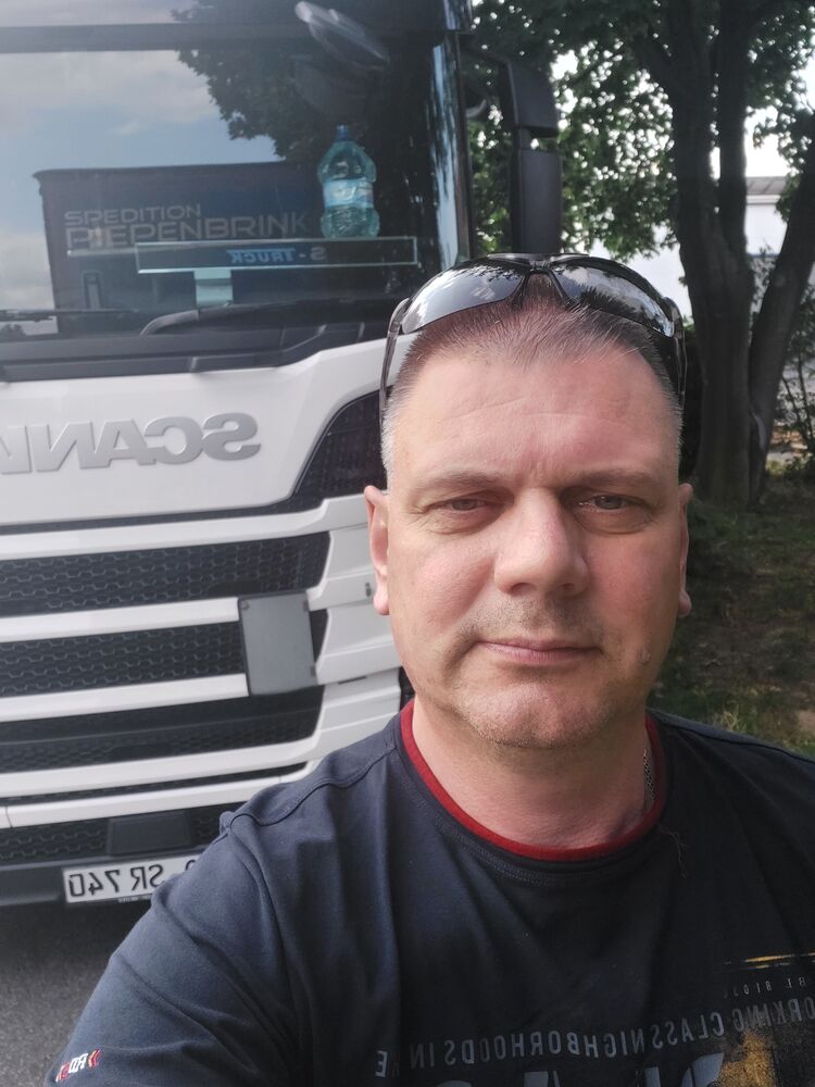  46484420  Ivan, 46 ,    